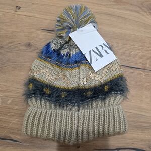 Zara Kids Blue and Cream Knit Pom-Pom Hat